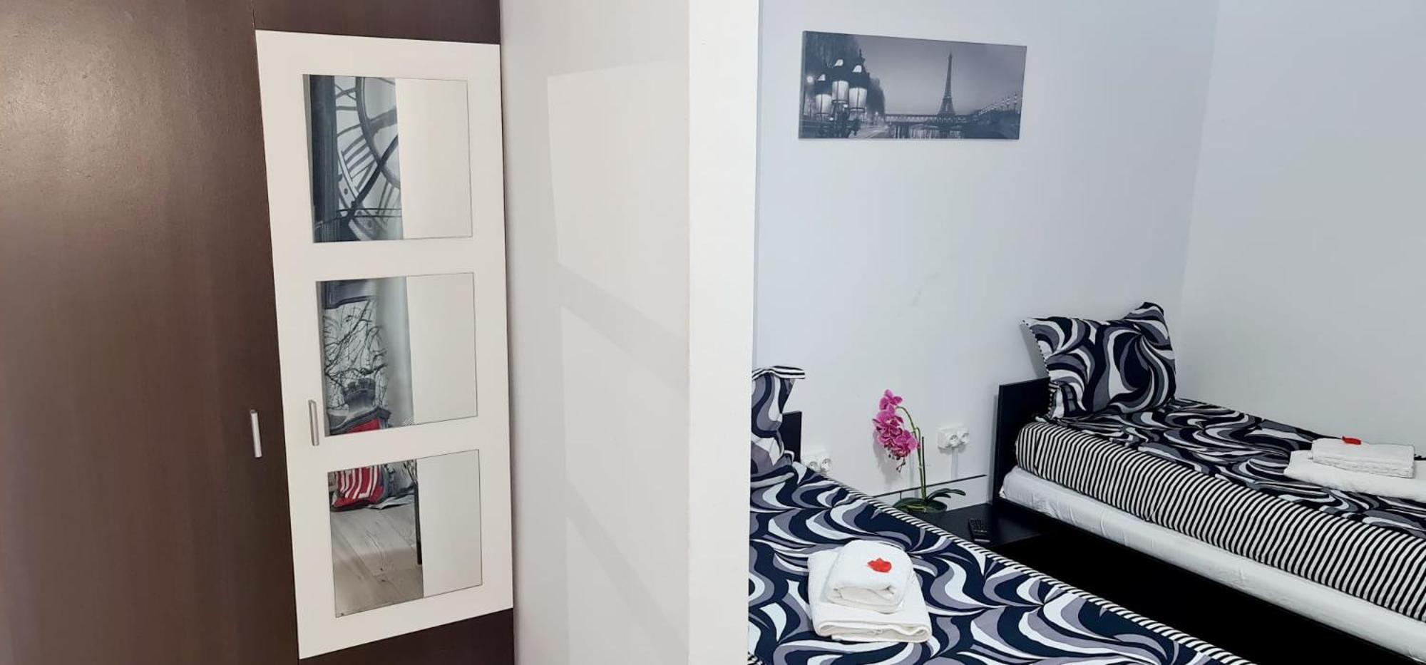 Pensiunea Red Rose Apartments Тімішоара Екстер'єр фото
